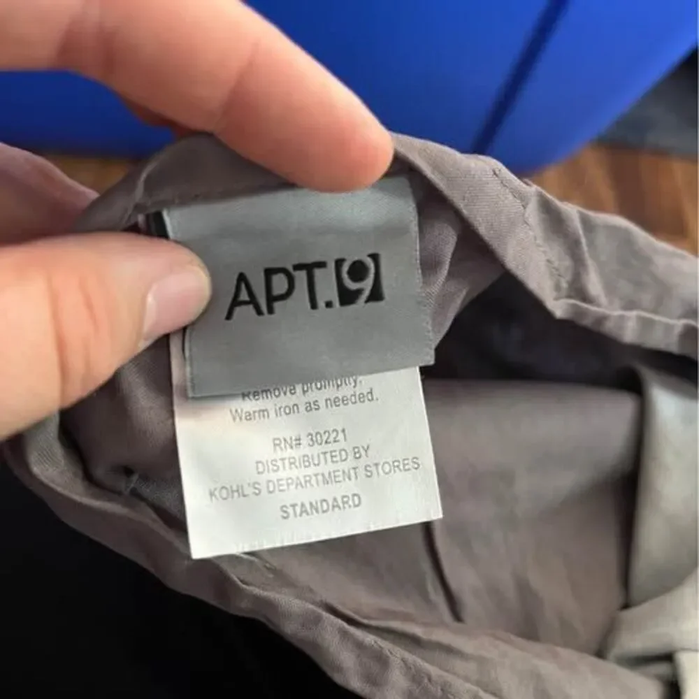 Unbranded gray apt